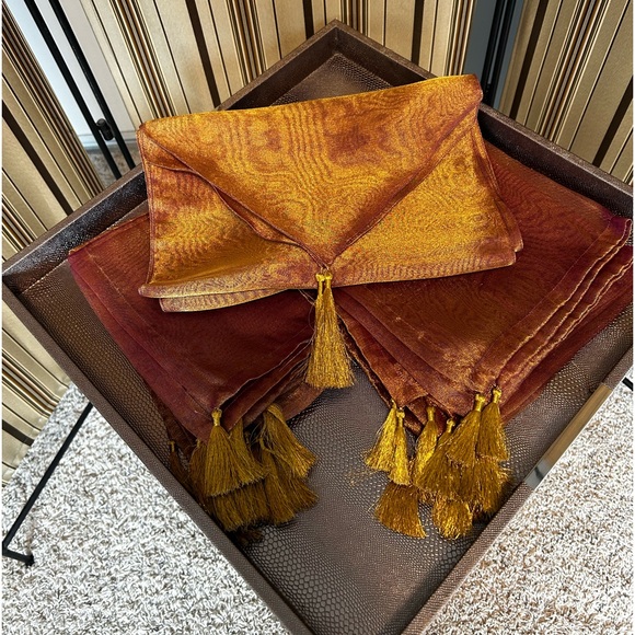 Accent de Ville decorative organza napkins and runner - Picture 5 of 9